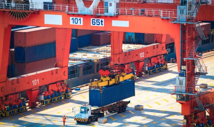 freight forwarding container loading at port